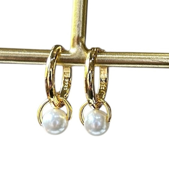 New 🎁 Minimalistic Gold Hoop Earrings - Picture 7 of 7